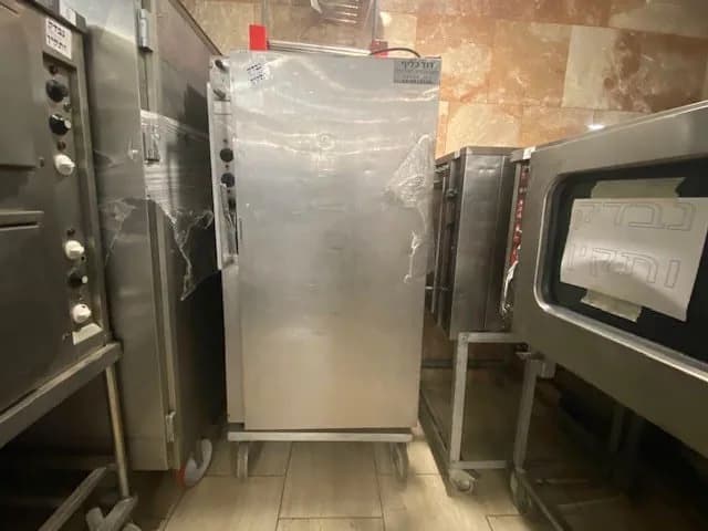 מקרר מקצועי להשכרה